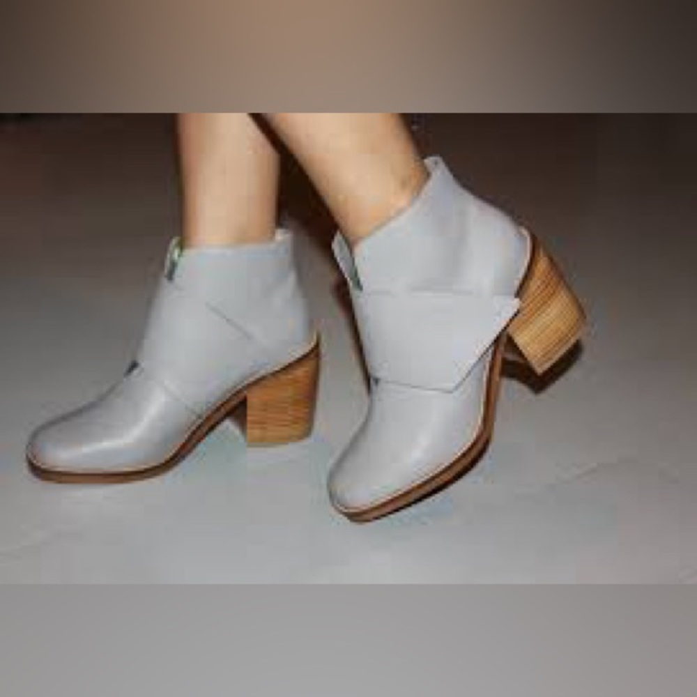Shellys  London grey Alizia Anthropologie booties 8.5